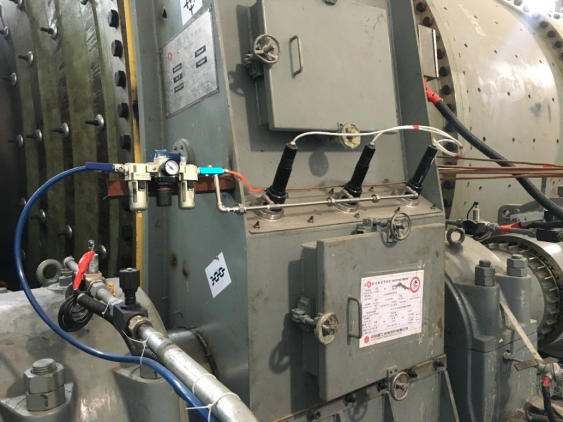 圖3 安裝在齒輪罩上的紅外測(cè)溫傳感器